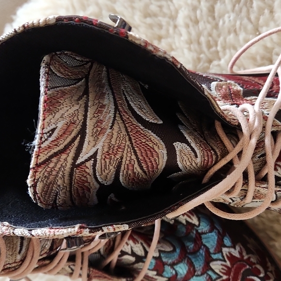 Fabulous NWOT Floral Tapestry Lace Up Cowgirl Western Boho Ankle Boots 👢 🤎💙 - Picture 15 of 16